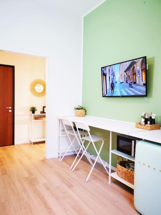 Sunny Flat 50 Meters From The Metro Apartment Milan Bagian luar foto