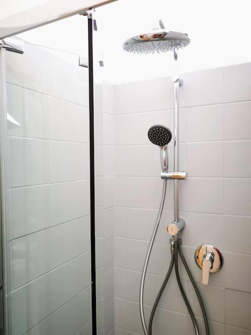 Sunny Flat 50 Meters From The Metro Apartment Milan Bagian luar foto