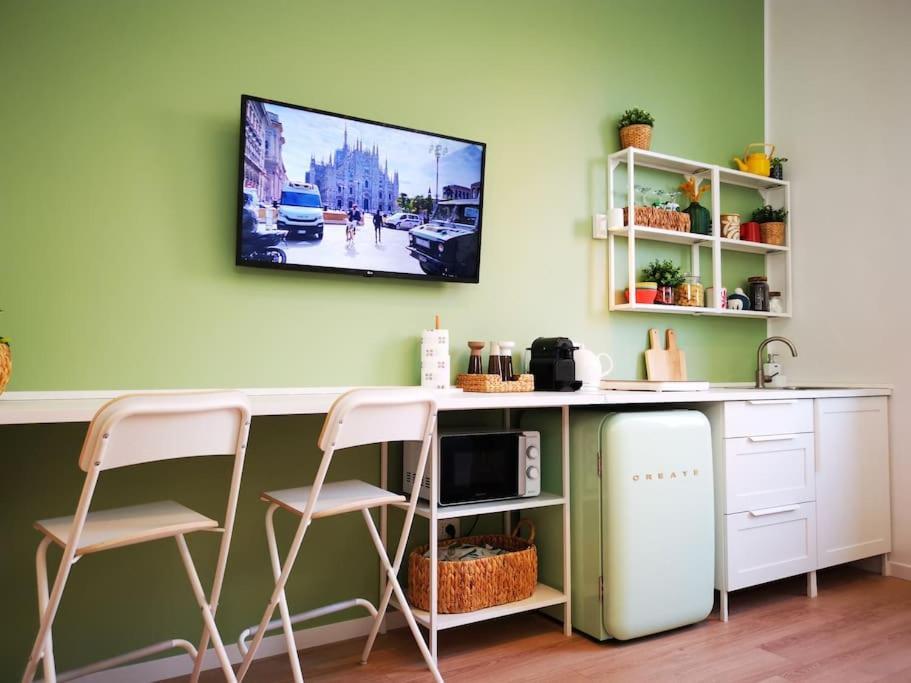 Sunny Flat 50 Meters From The Metro Apartment Milan Bagian luar foto