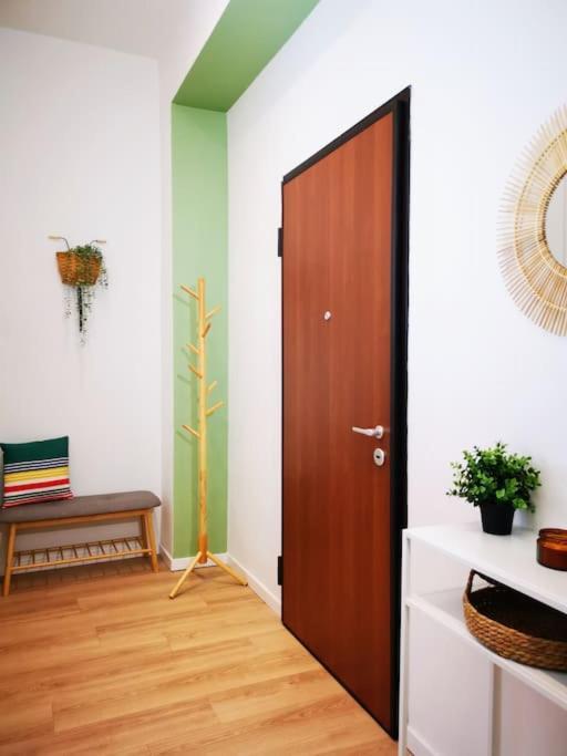 Sunny Flat 50 Meters From The Metro Apartment Milan Bagian luar foto