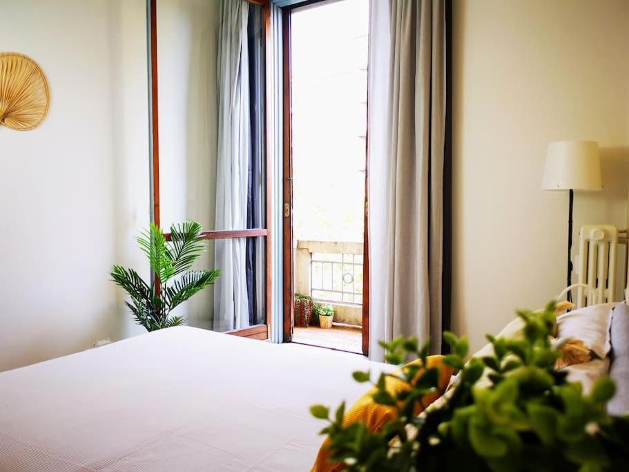 Sunny Flat 50 Meters From The Metro Apartment Milan Bagian luar foto