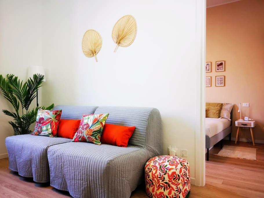 Sunny Flat 50 Meters From The Metro Apartment Milan Bagian luar foto