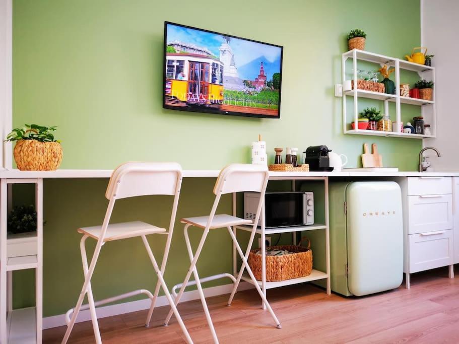 Sunny Flat 50 Meters From The Metro Apartment Milan Bagian luar foto